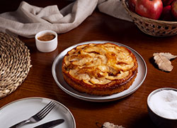 کیک پای سیب یک از کیک های مناسب برای عصرانه