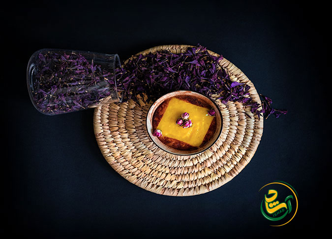 یکی دیگر از انواع دسر ایرانی کاچی است که طعمی به مانند حلوا داشته
