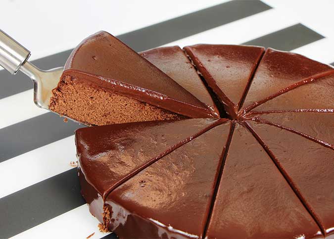 کیک خیس شکلاتی مناسب برای تولد و وهمانی‌ها